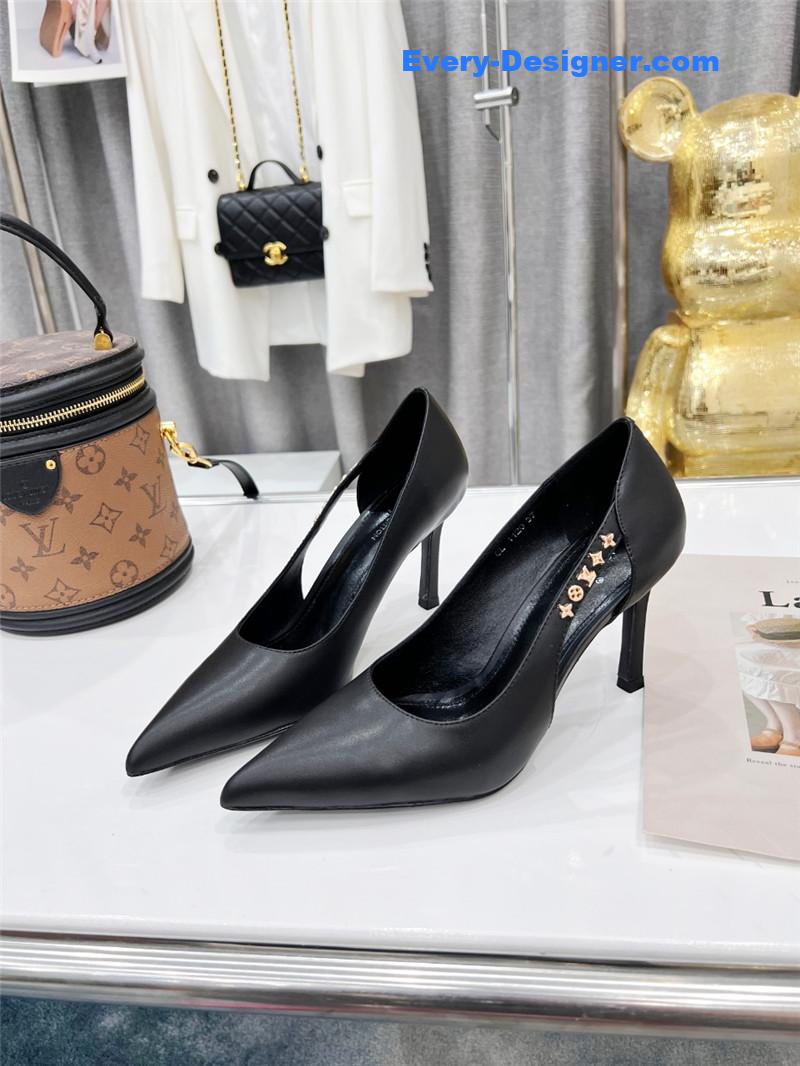 l0vis Vvtt0n lv metal buckle high heels