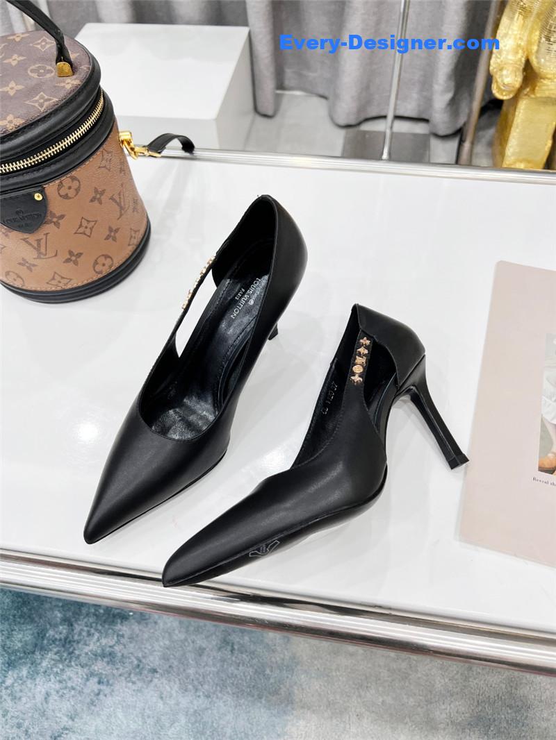 l0vis Vvtt0n lv metal buckle high heels