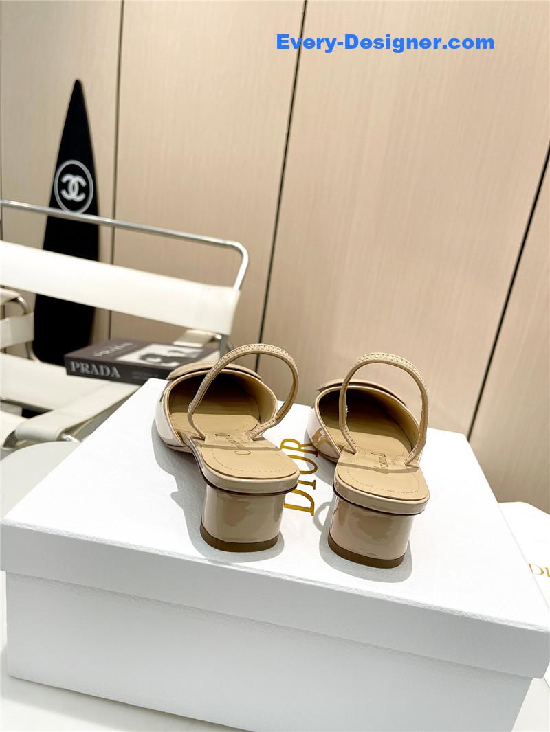 D10r hollow strappy sandals