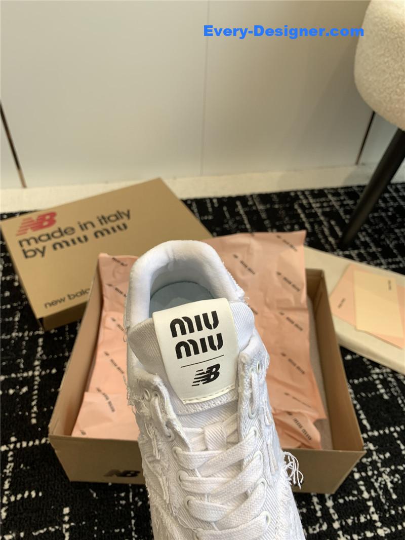 M1um1u retro rough grain upper stitching casual shoes