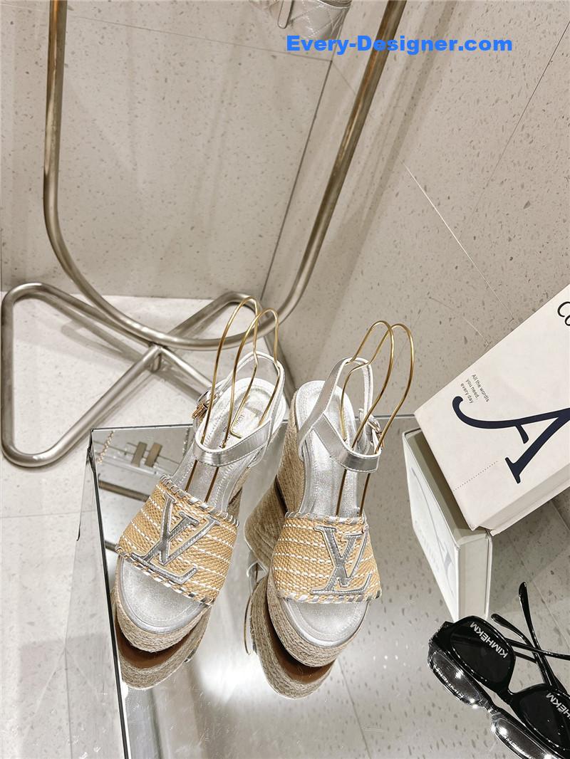 l0vis Vvtt0n lv straw platform sandals
