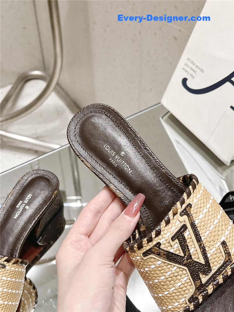 l0vis Vvtt0n lv straw sandals