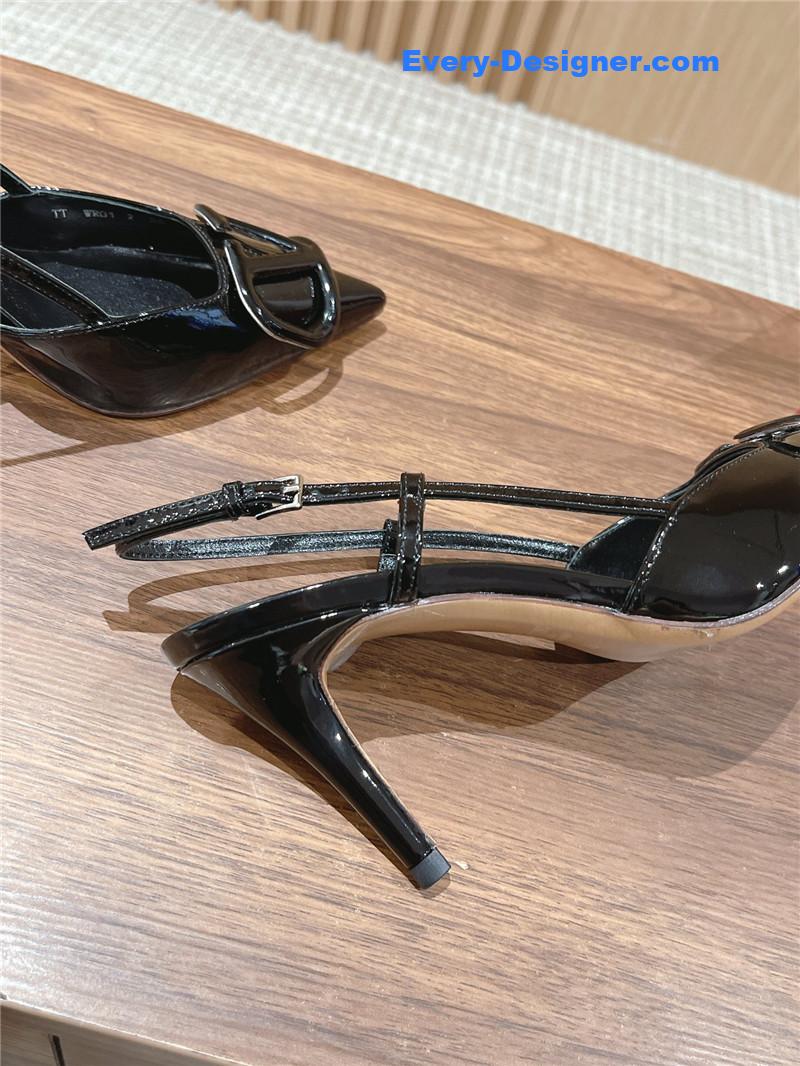 Va1e*ntin0 v buckle kitten heel sandals