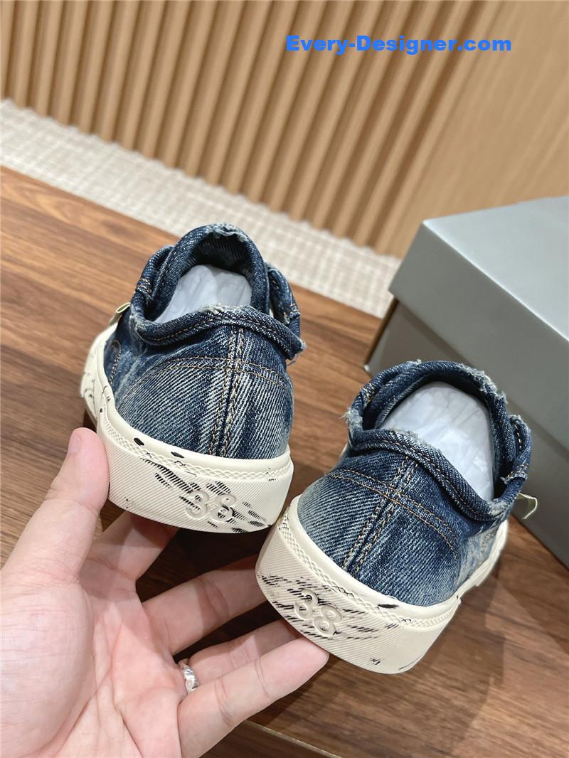 Ba1en*iaga couple’s espadrilles