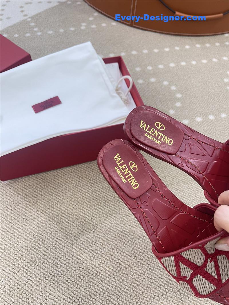 Va1e*ntin0 v buckle vlogo embroidery series flat slippers