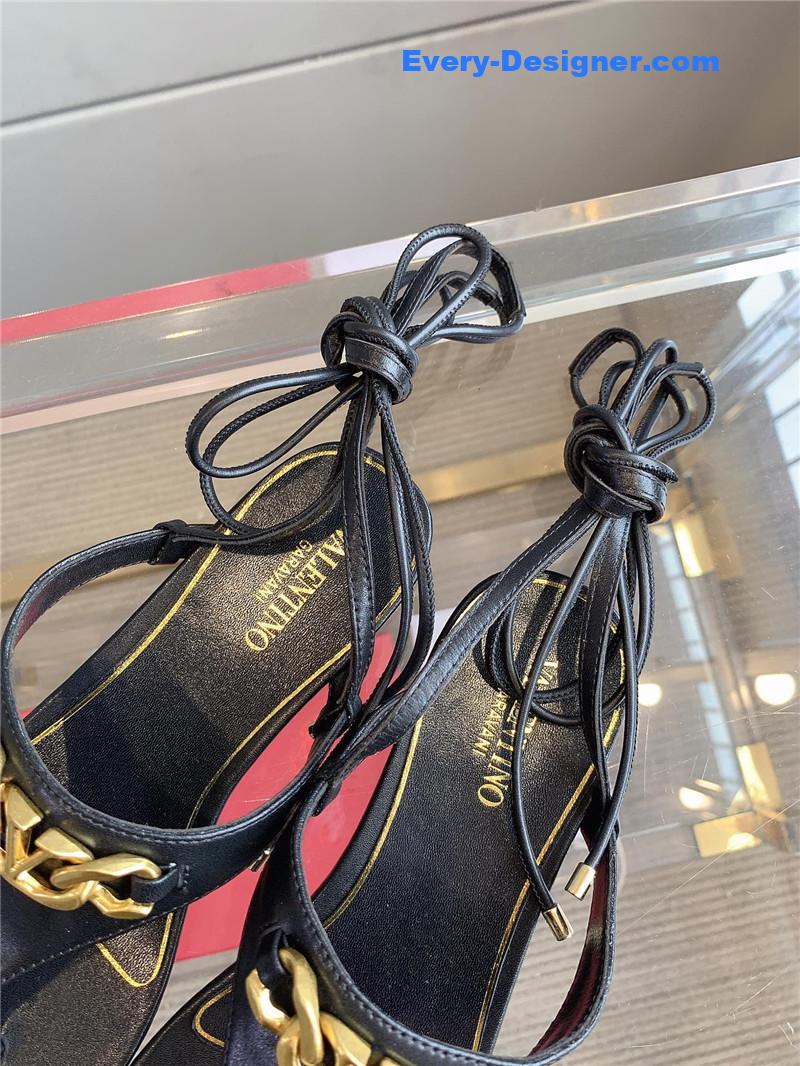 Va1e*ntin0 new strappy flat sandals