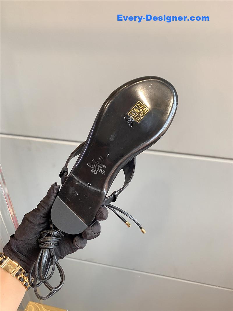 Va1e*ntin0 new strappy flat sandals