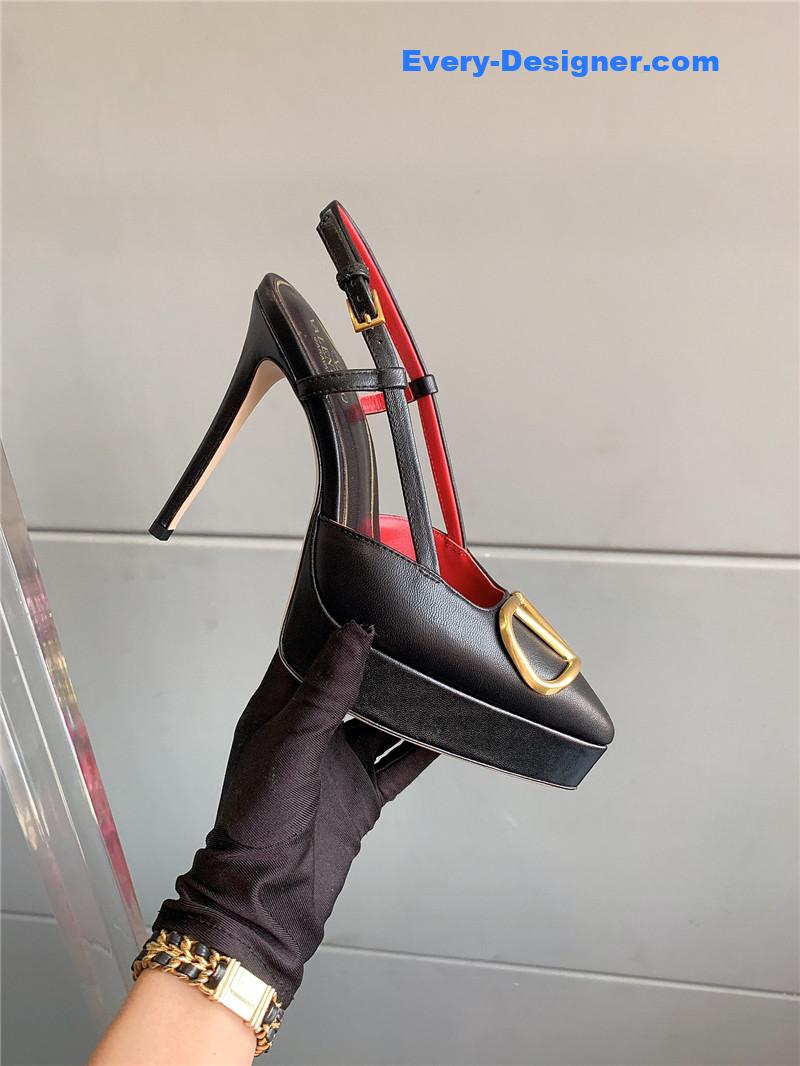 Va1e*ntin0 new sky high heels