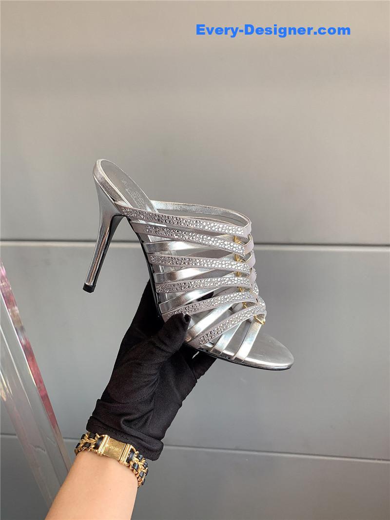 Va1e*ntin0 summer new high heel slippers