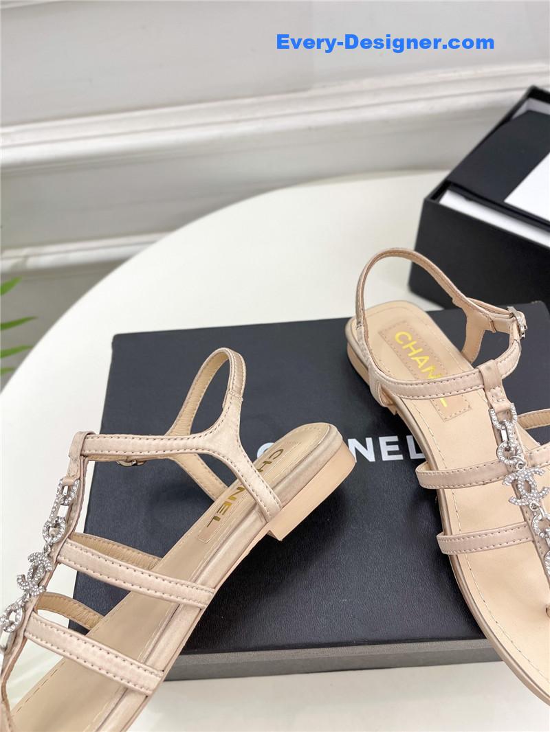 CC double C chain pinch sandals