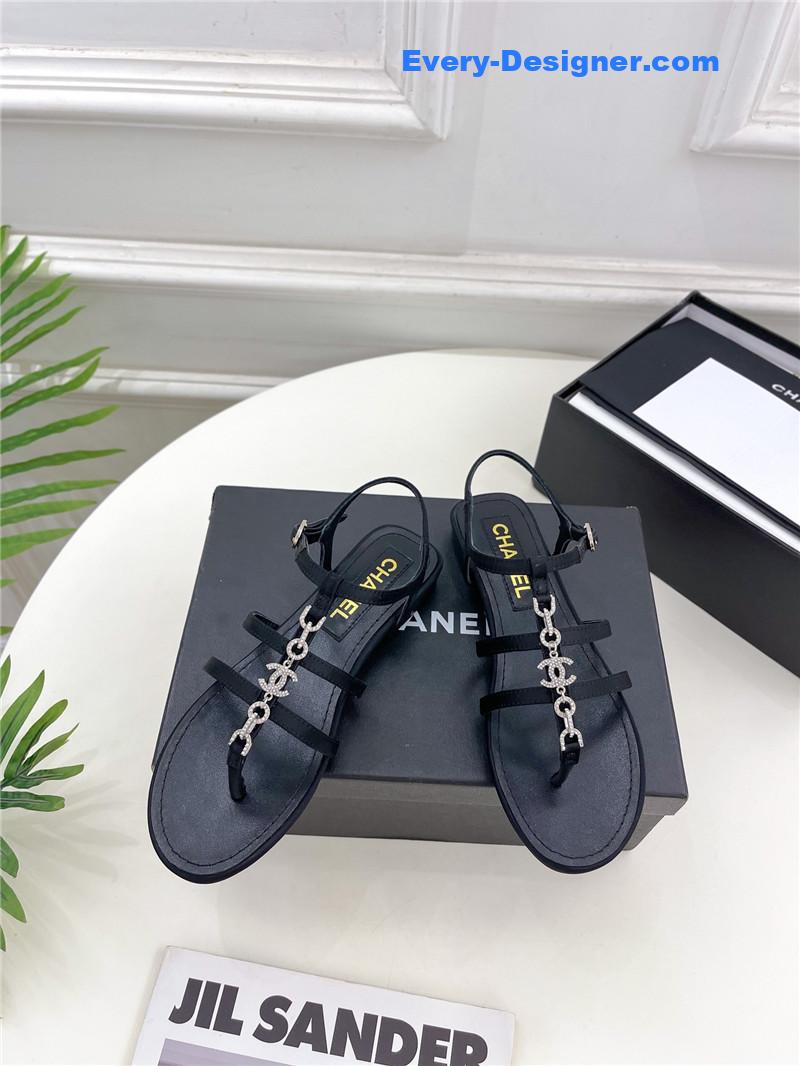 CC new transparent with classic sandals