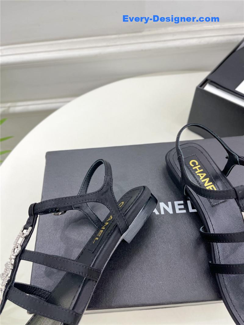 CC new transparent with classic sandals