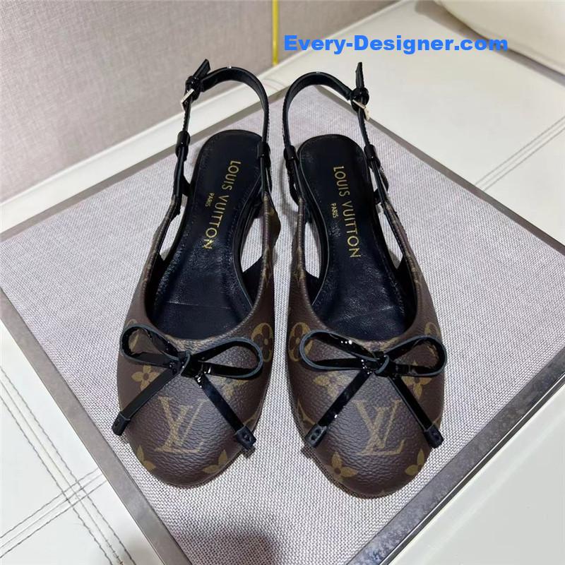 l0vis Vvtt0n lv flat back sandals