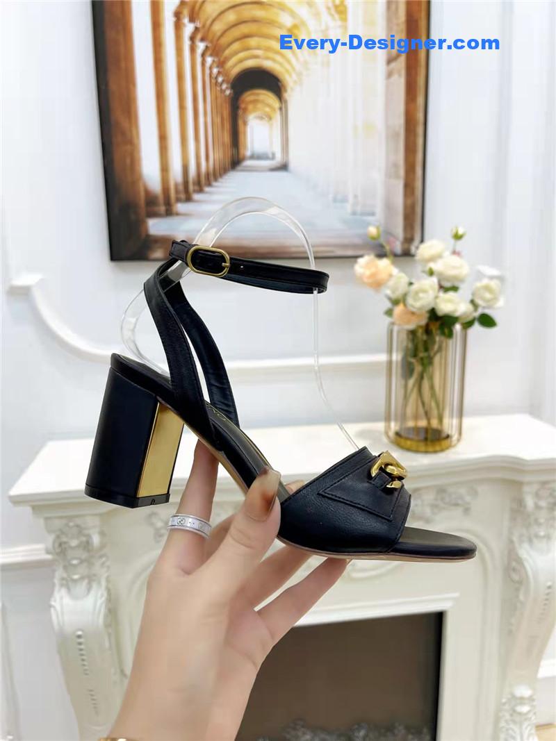 Va1e*ntin0 new women’s sandals