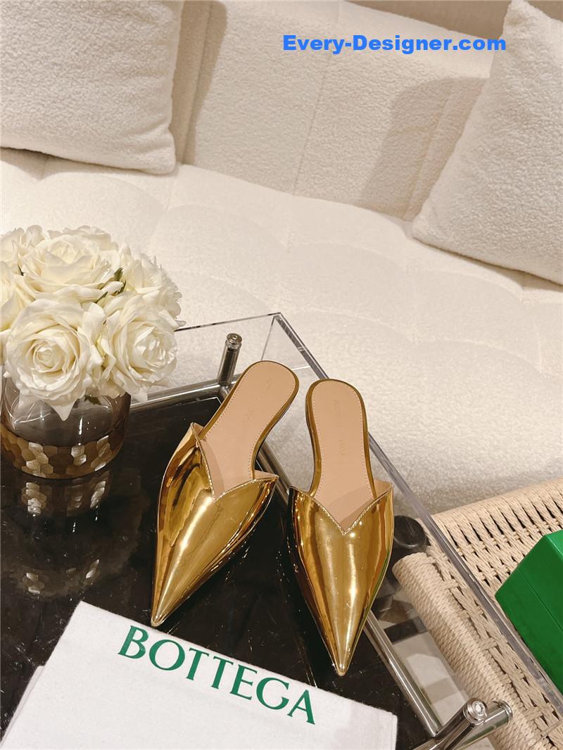 b0tt*ga Ven*ta v-collar pointy toe slides
