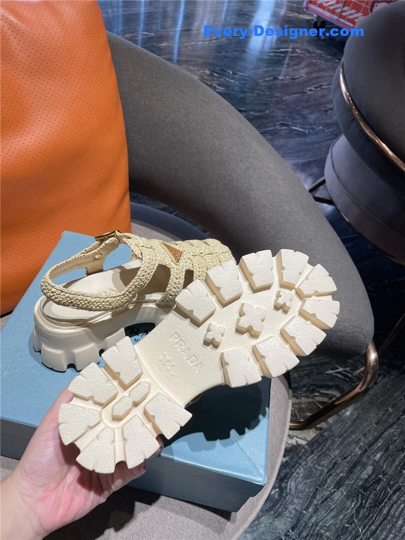 Pra*a new raffia straw roman sandals