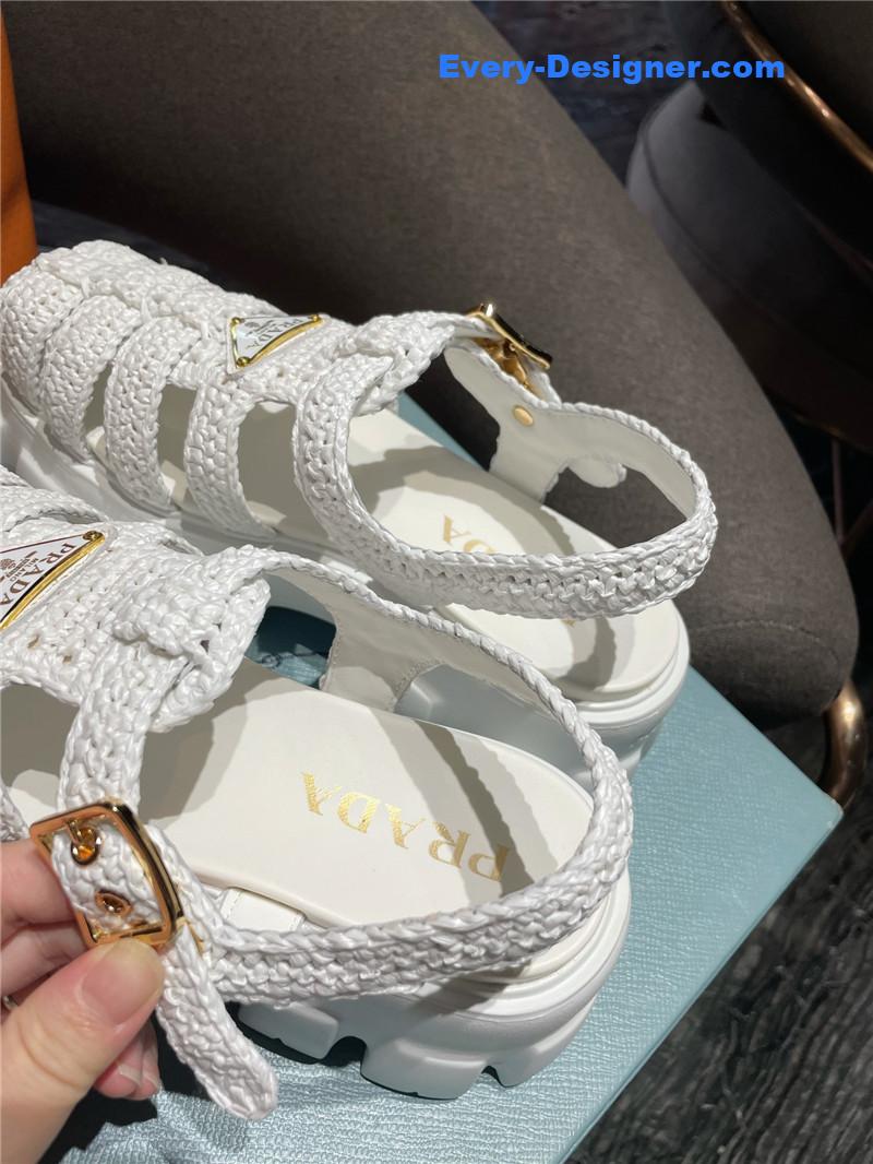 Pra*a new raffia straw roman sandals