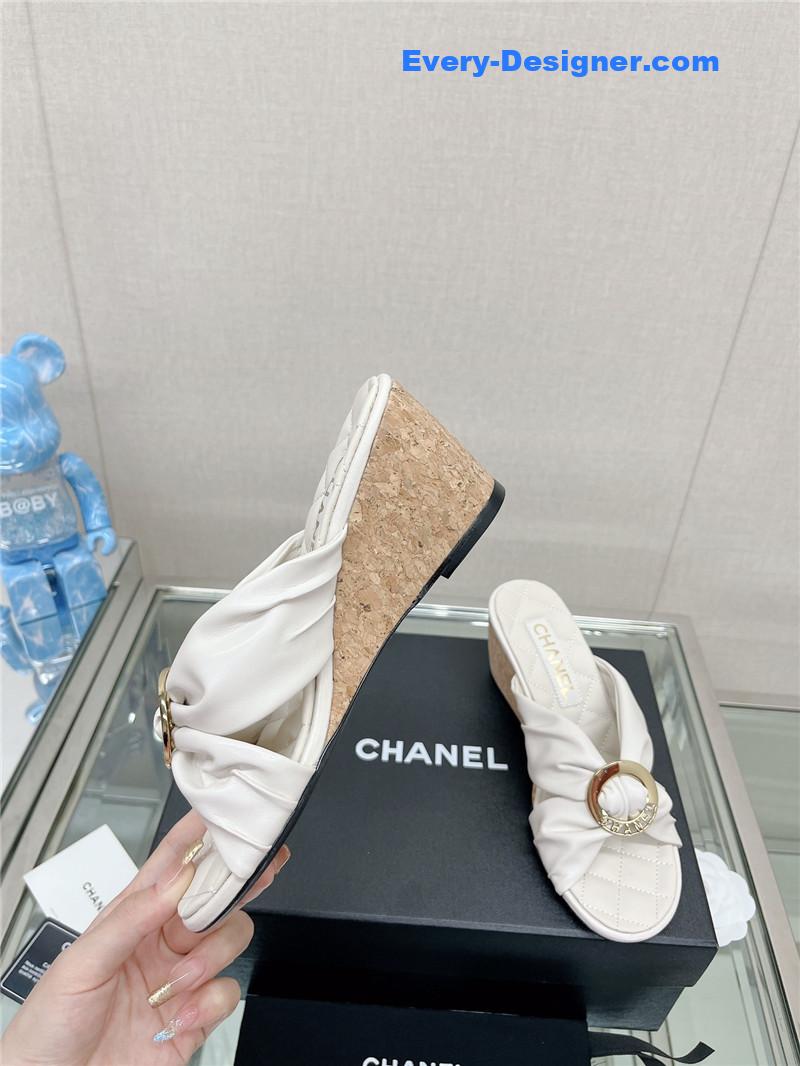 CC cross strap round buckle slippers