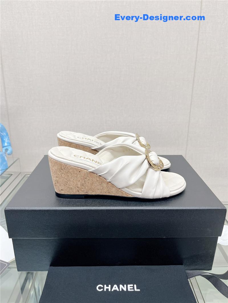 CC cross strap round buckle slippers