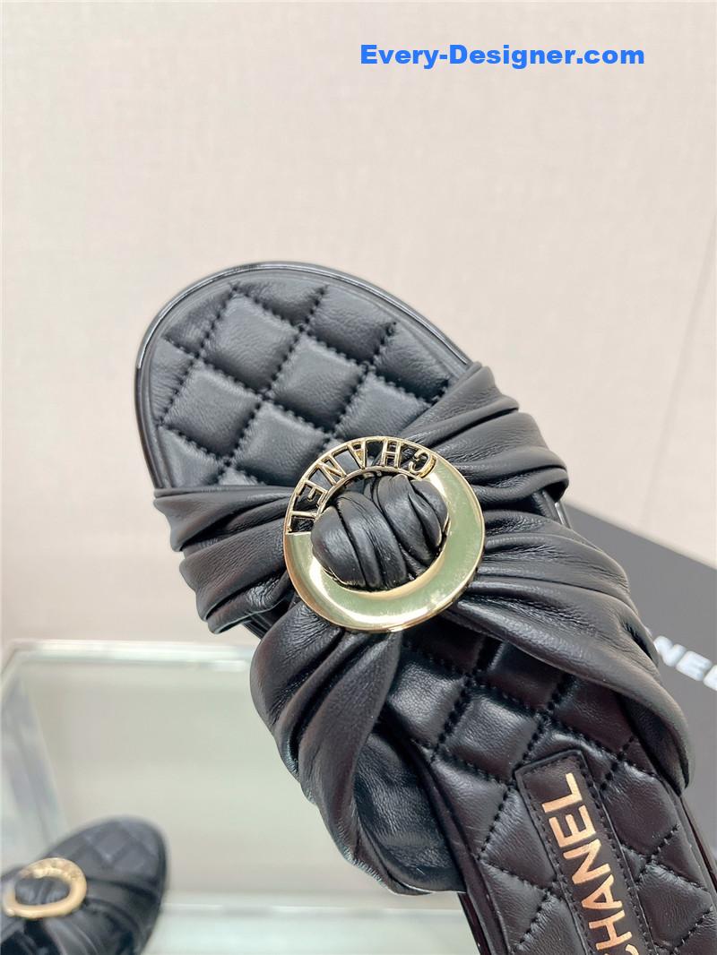 CC cross strap round buckle slippers