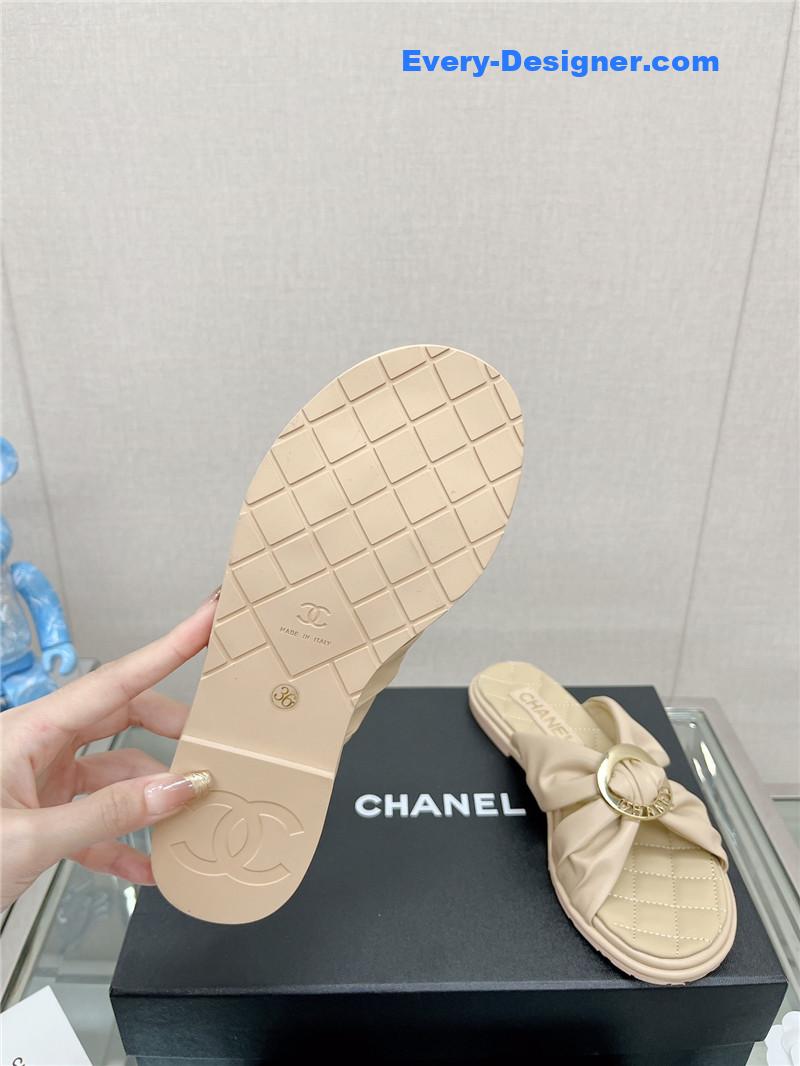 CC cross strap round buckle slippers