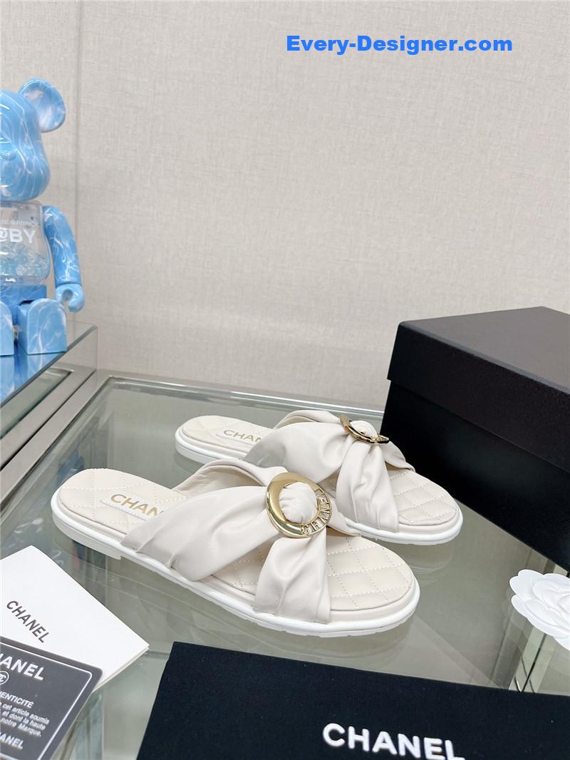 CC cross strap round buckle slippers
