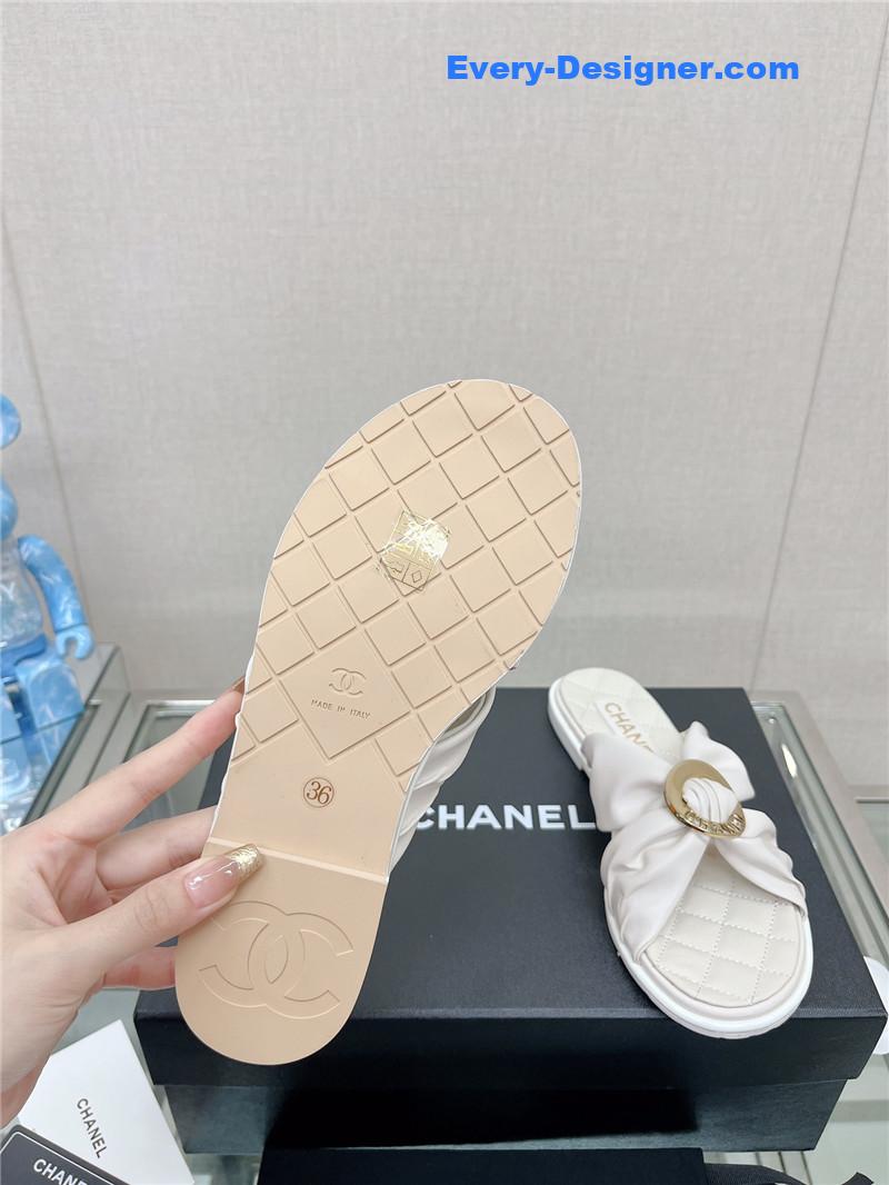 CC cross strap round buckle slippers