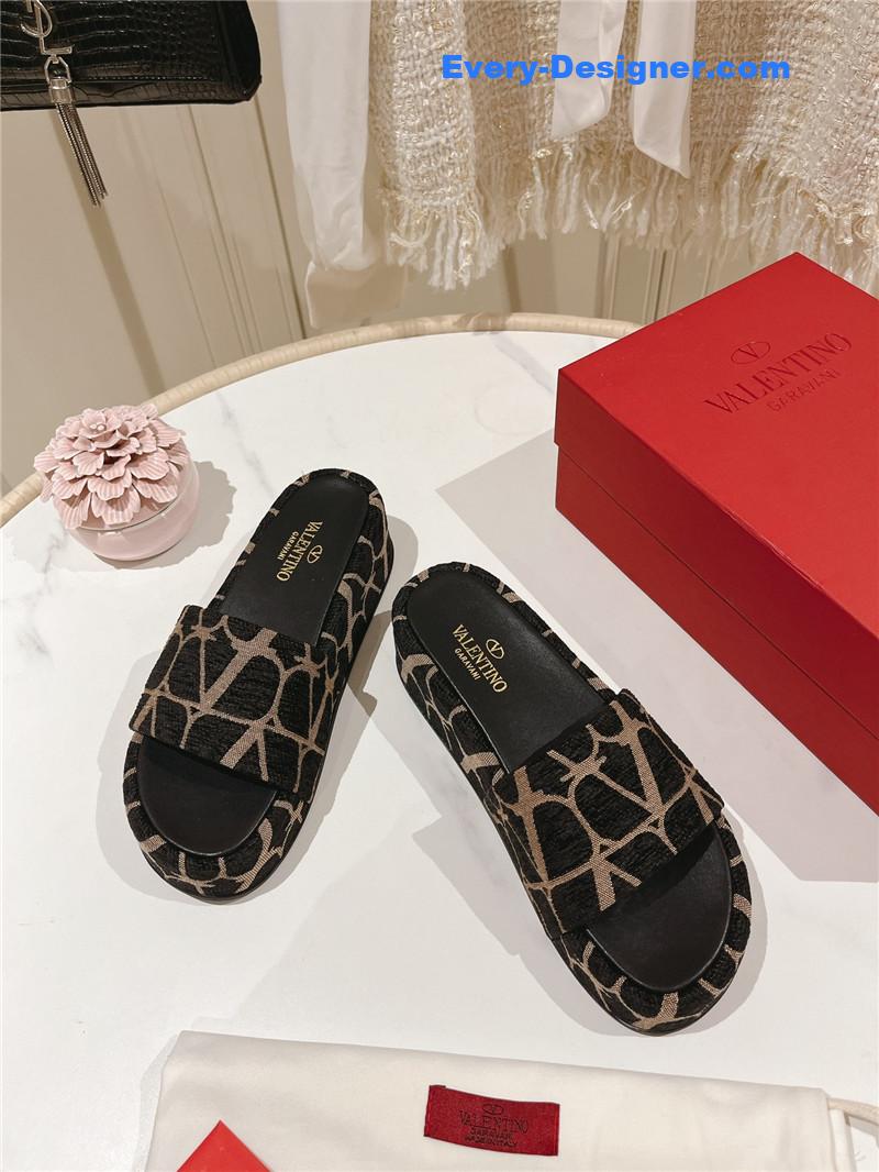 Va1e*ntin0 platform sandals in platform sandals
