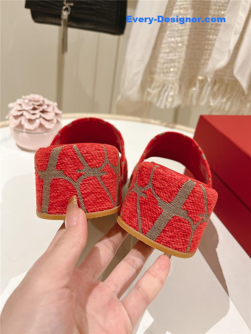 Va1e*ntin0 platform sandals in platform sandals