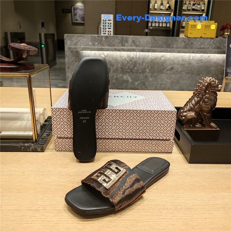Givenchy Trendy Flat Slides
