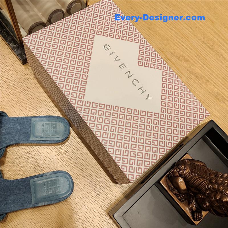 Givenchy Trendy Flat Slides