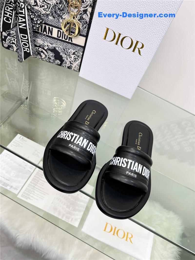 D10r platform sandals