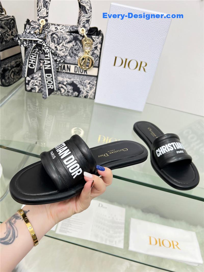 D10r platform sandals