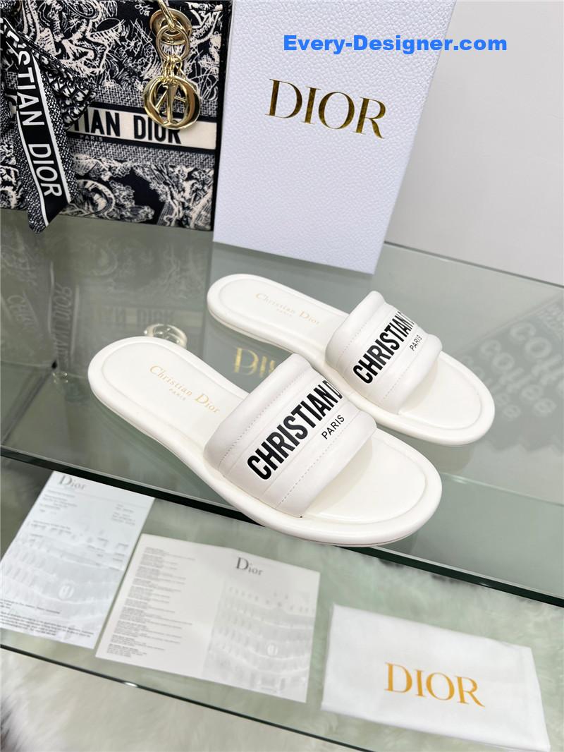 D10r platform sandals