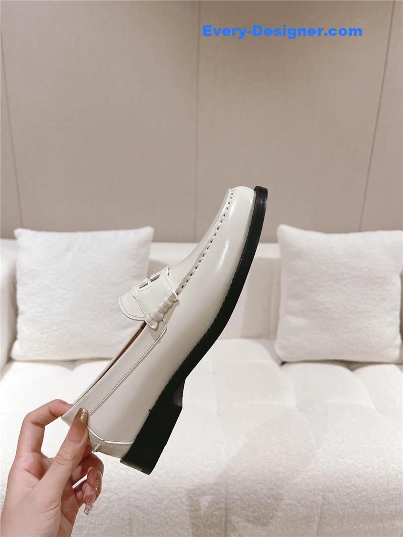 Gvc*1 british style loafers