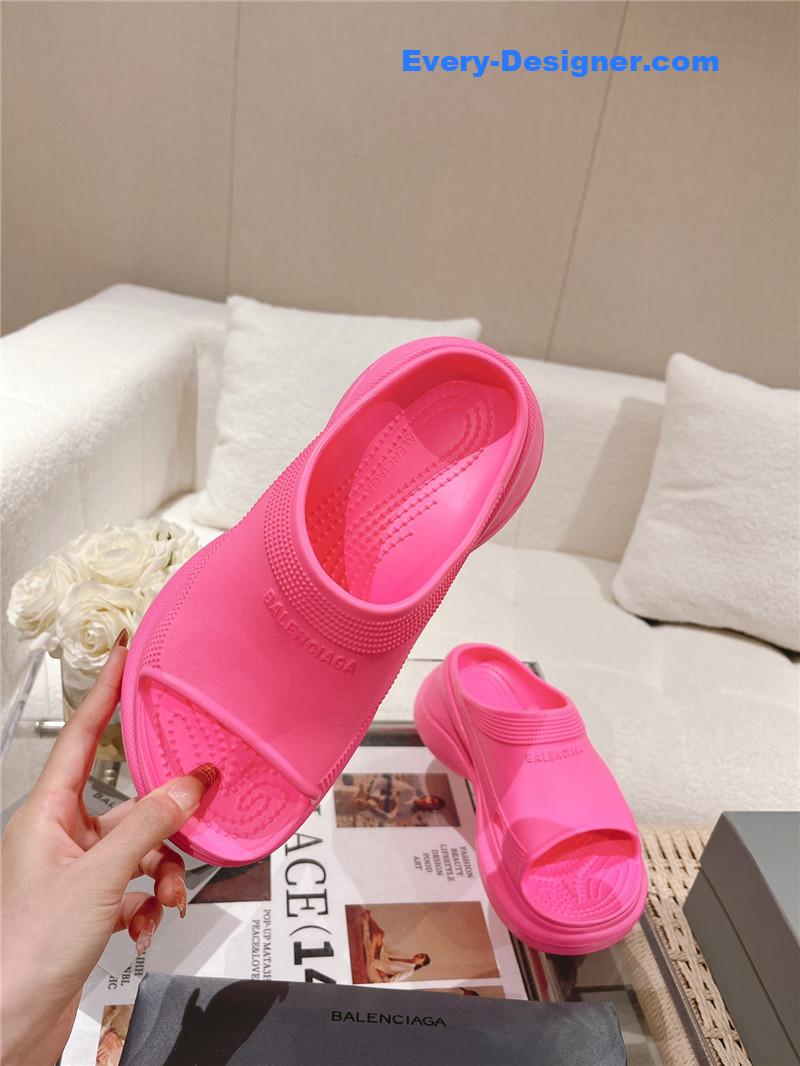 Ba1en*iaga explosive wedge platform sandals