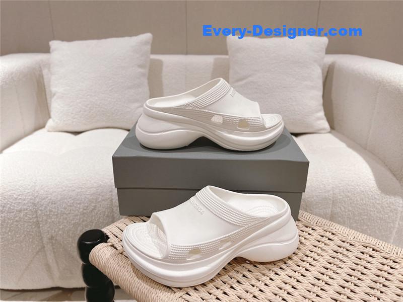 Ba1en*iaga explosive wedge platform sandals