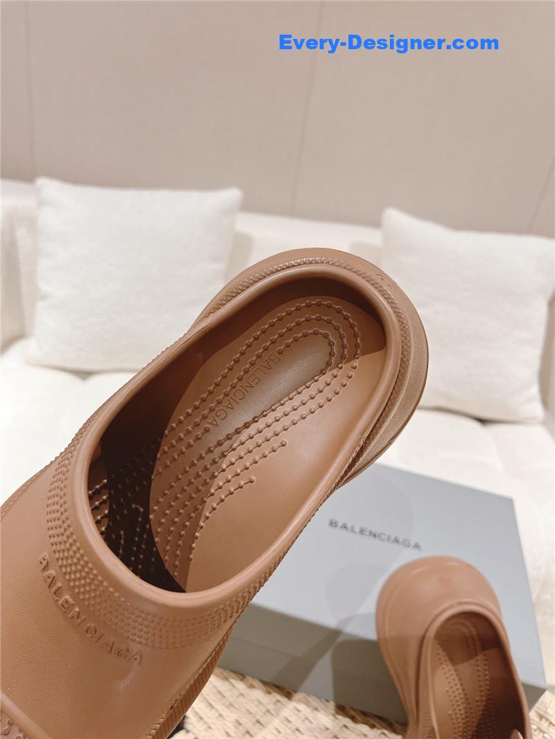 Ba1en*iaga explosive wedge platform sandals