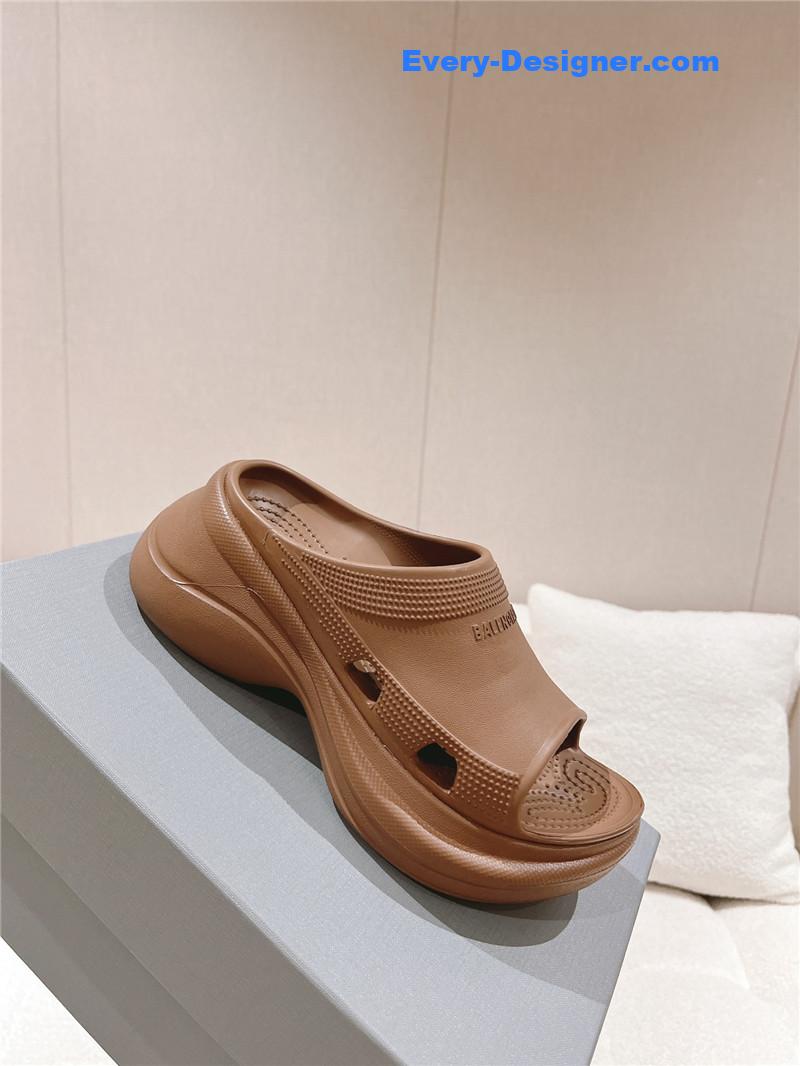 Ba1en*iaga explosive wedge platform sandals