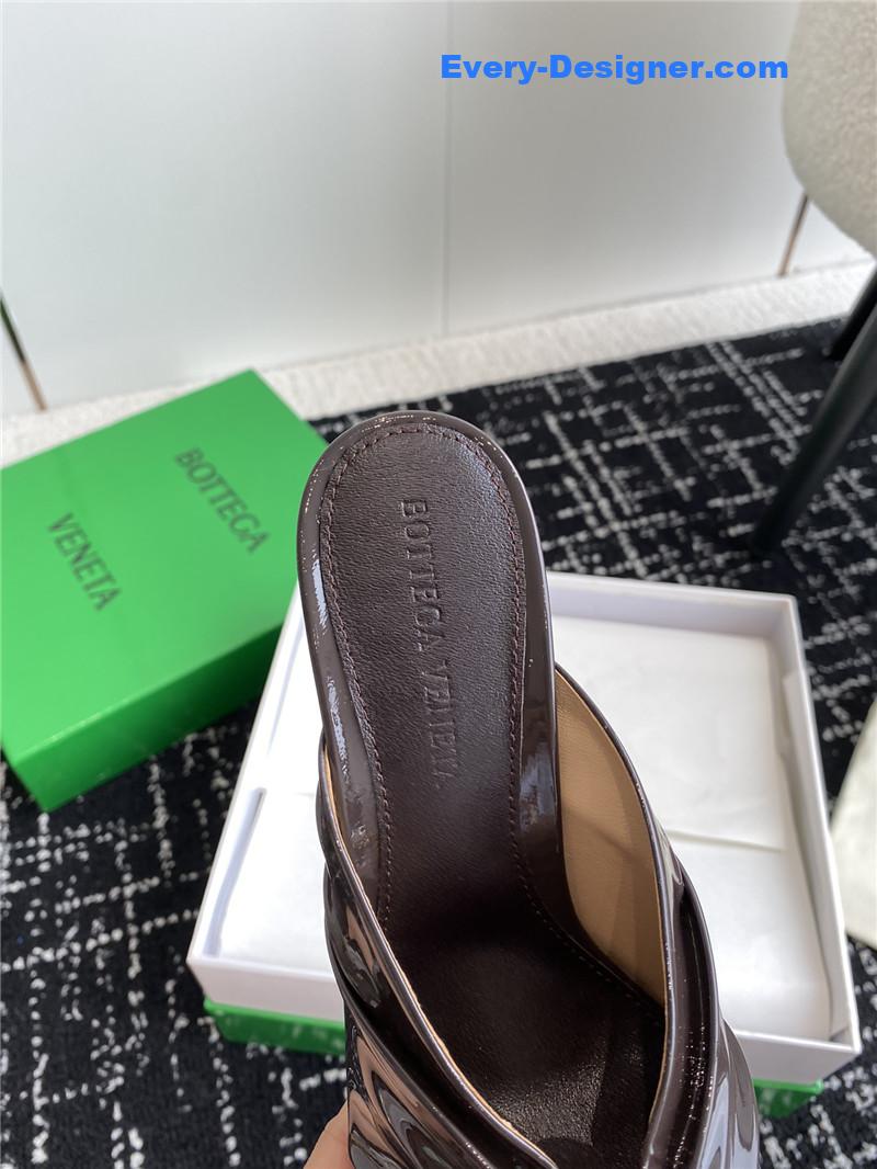 b0tt*ga Ven*ta pre-fall new bunnie mules
