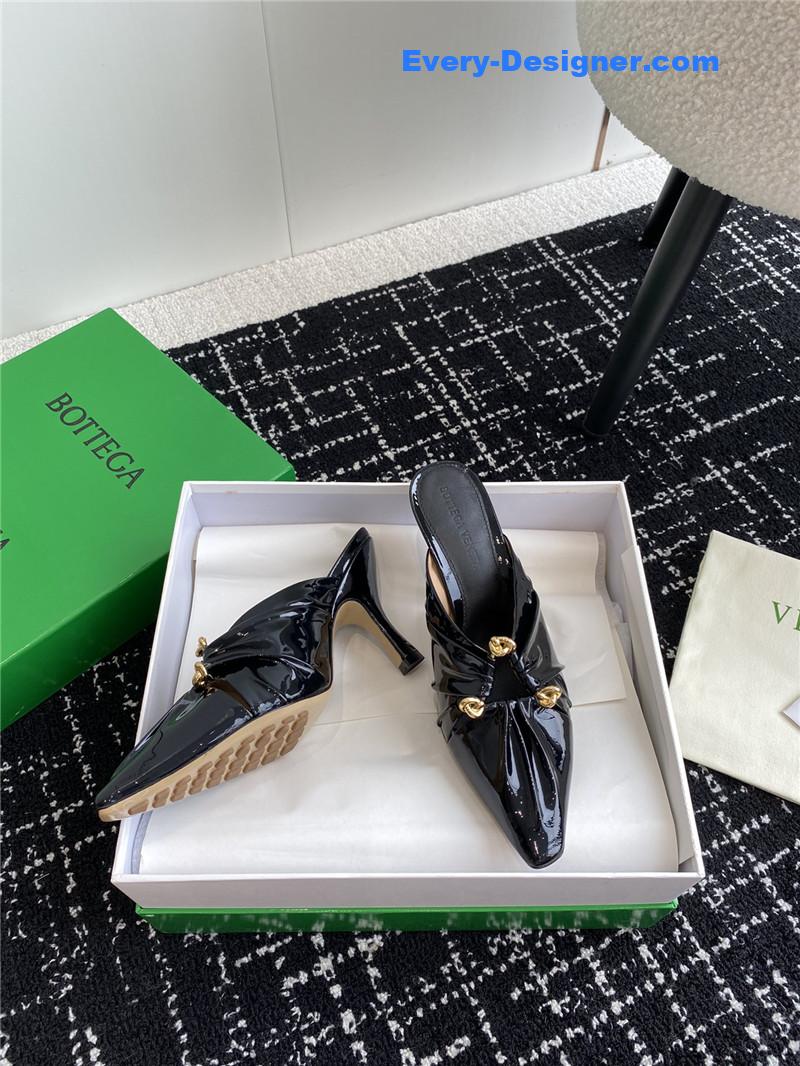 b0tt*ga Ven*ta pre-fall new bunnie mules