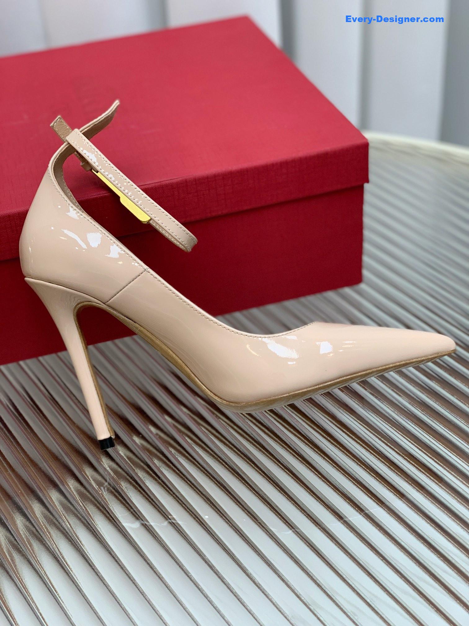 Va1e*ntin0 high heel pointed shoes