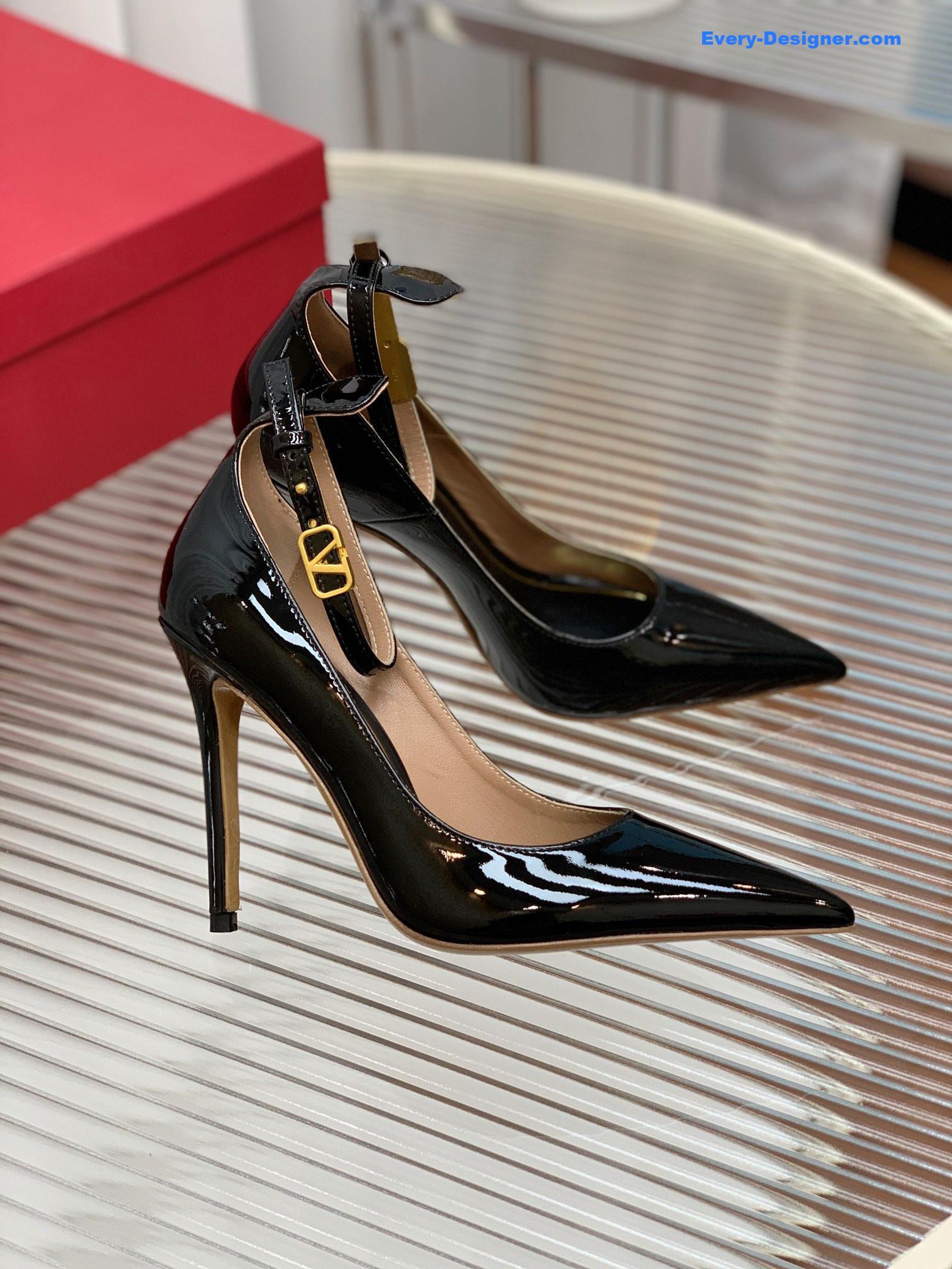 Va1e*ntin0 high heel pointed shoes