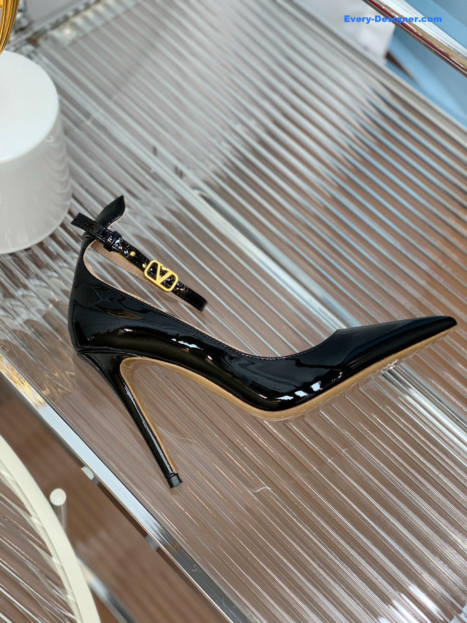 Va1e*ntin0 high heel pointed shoes