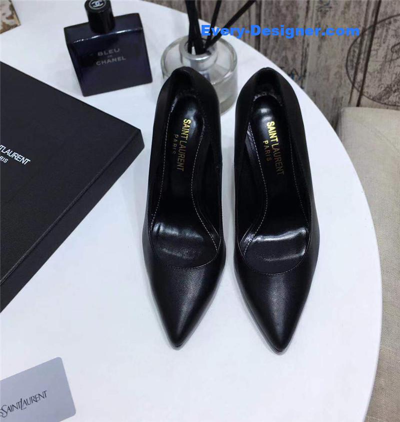 Y51 classic Y51 logo heel pumps