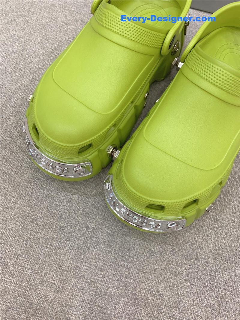Ba1en*iaga platform heeled clogs