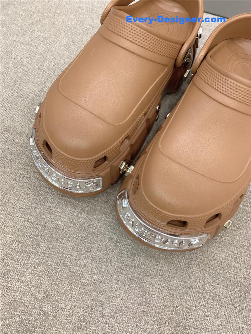 Ba1en*iaga platform heeled clogs