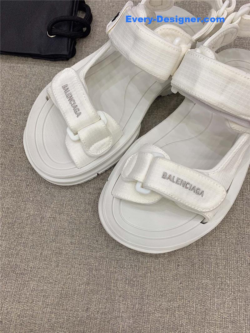 Ba1en*iaga new velcro sandals