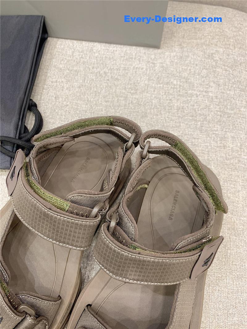 Ba1en*iaga new velcro sandals