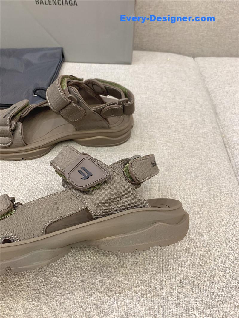 Ba1en*iaga new velcro sandals